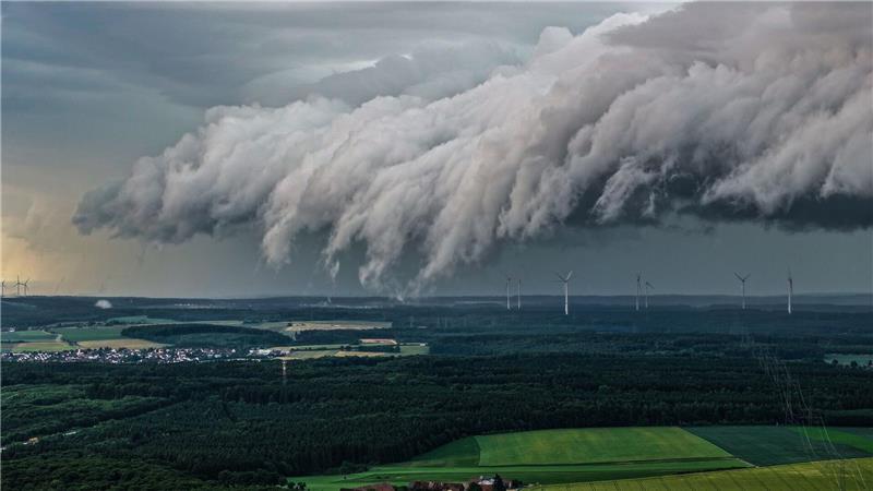 Im Südwesten sind starke Gewitter möglich.