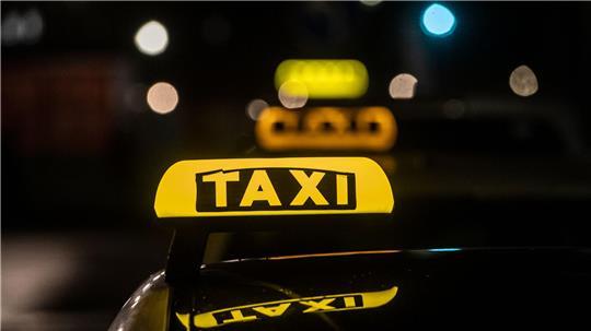 Im Taxi-Gewerbe herrscht ein harter Wettbewerb, angefeuert auch durch die vielen Mietwagen-Vermittlungen, die oft günstigere Fahrten anbieten können. (Symbolbild)