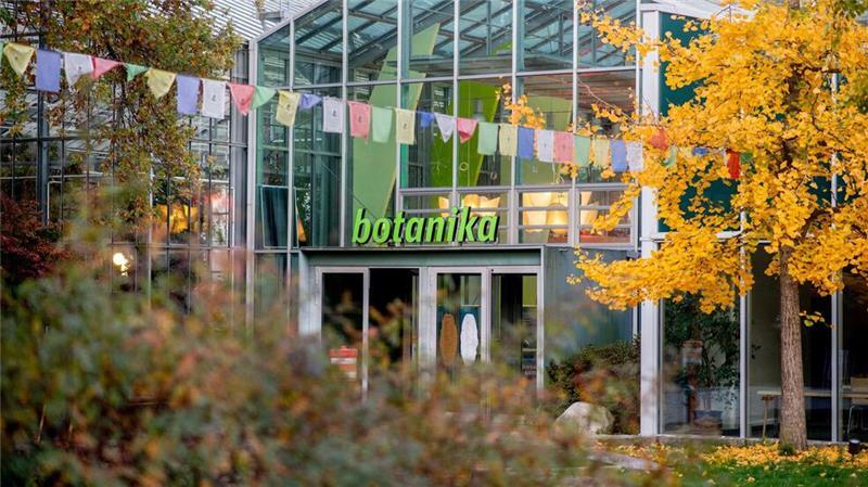 Im Tropengewächshaus Botanika feiern Besucher das chinesische Neujahr. (Archivbild)