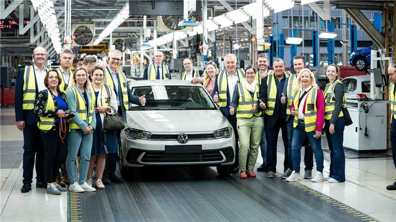 Auf Dienstreise: Was macht die CDU-Landtagsfraktion in Südafrika? Im VW-Werk am Ostkap rollt der VW-Polo vom Band: 3600 Menschen bauen hier Autos für Afrika und Europa.