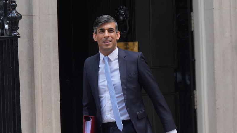Premier Sunak setzt britische Parlamentswahl an Im Vereinigten Königreich kann Premierminister Rishi Sunak innerhalb einer großzügigen Zeitspanne weitestgehend frei über den Wahltermin entscheiden.