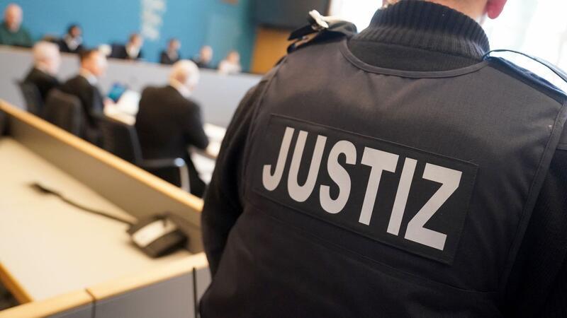 Sohn vergewaltigt: Bewährung für Ex-Staatsanwalt Im Vergewaltigungsprozess gegen einen Ex-Staatsanwalt ist das Urteil gesprochen worden.