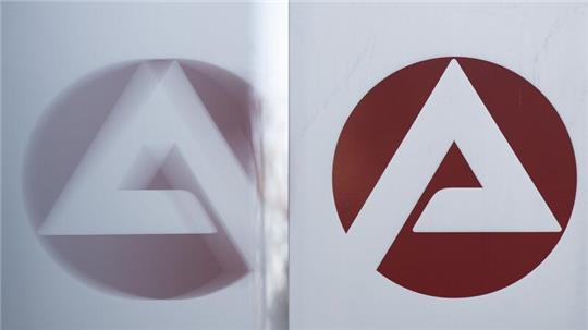 Im Vergleich zum Vorjahresmonat stieg die Zahl der Arbeitslosen im ablaufenden Monat im Februar um knapp 200.000.