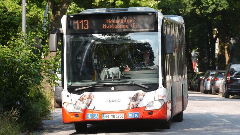 Im Vergleich zum Vorjahreszeitraum waren die Busse von Hochbahn und VHH im ersten Halbjahr in Hamburg pünktlicher unterwegs. (Symbolfoto)