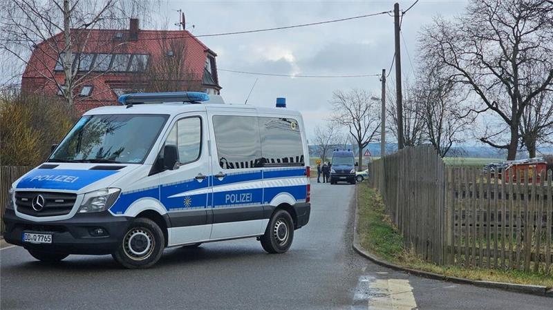 Im Vogtland sind drei Leichen gefunden worden, die Umstände sind noch unklar.