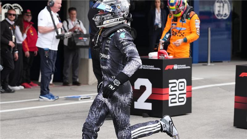 In die Fahrschule: Antonelli jüngster Formel-1-Spitzenreiter Im Vollsprint in die Jubeltraube: Japan-Sieger Kimi Antonelli.