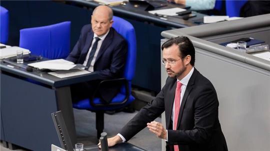 „Im Vorfeld der Ministerpräsidentenkonferenz hagelt es gerade Vorschläge von ganz unterschiedlicher Treffsicherheit“, sagt SPD-Fraktionsvize Dirk Wiese vor den Beratungen über die Finanzierung der Migrationskosten.