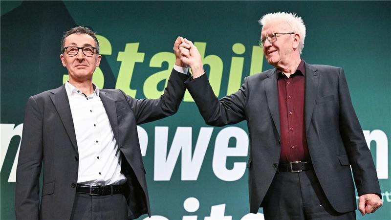 Prominenz und Abgrenzung als Strategie - das ist Cem Özdemir Im Wahlkampf versuchte Özdemir, sich als natürlichen Nachfolger von Ministerpräsident Winfried Kretschmann (Grüne) zu inszenieren. (Archivbild)