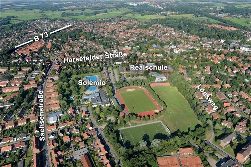 Im Werkstattverfahren haben sich Stader Bürger mehrheitlich für ein Drei-Zonen-Modell ausgesprochen. Entlang des Lönswegs (rechts) soll aus den Sportflächen ein öffentlich zugänglicher Park mit Angeboten für jedermann entstehen. In Zone 2 (