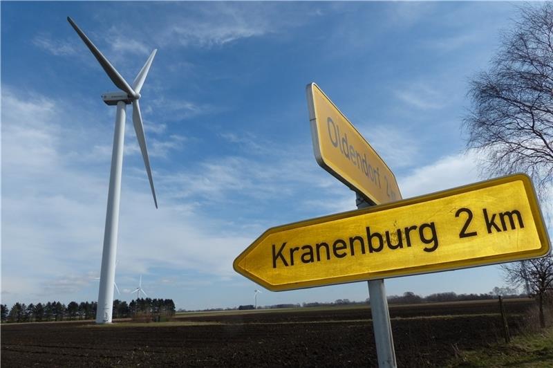 Im Windpark Kranenburg werden die vier Altanlagen abgebaut und durch neue 220 Meter hohe ersetzt. Foto Eidtmann