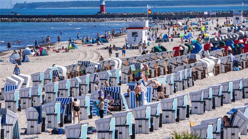 Im Winter schon an Sommer denken: Nach Branchenangaben sind die Frühbucher-Zahlen stark gestiegen. (Archivbild)