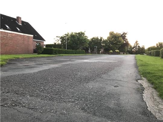 Im Wohngebiet Fuchsgang in Oederquart sollen alle Straßen saniert werden. Foto: Helfferich