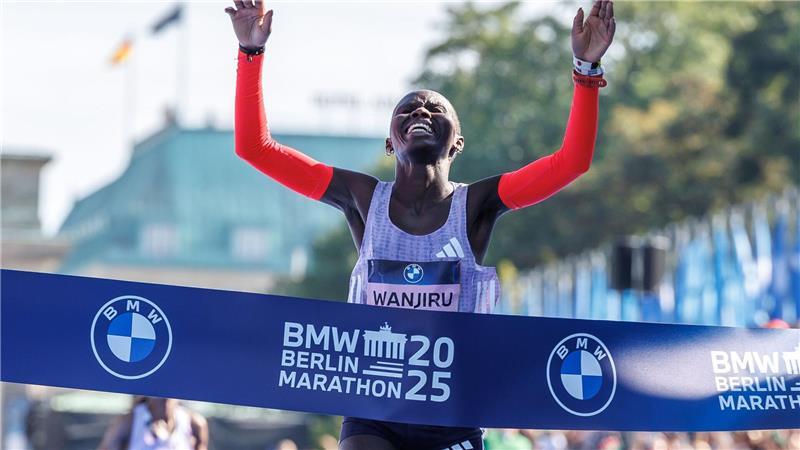 Bilder des Tages Im Ziel - Rosemary Wanjiru gewinnt Berlin Marathon