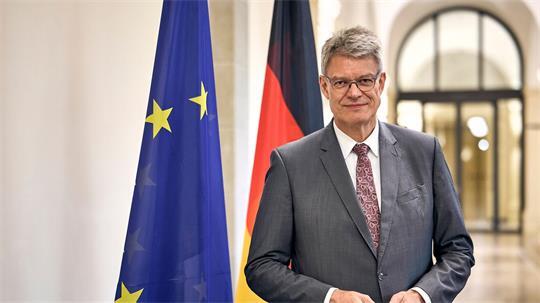 Im Zuge der Kabinettsumbildung muss Bundesverkehrsminister Patrick Schnieder (CDU) seinen Posten räumen. (Archivbild)