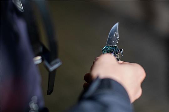 Im Zuge der Schlägerei am Stader Pferdemarkt am 2. September soll auch ein Messer gezückt worden sein (Symbolbild). Foto: dpa