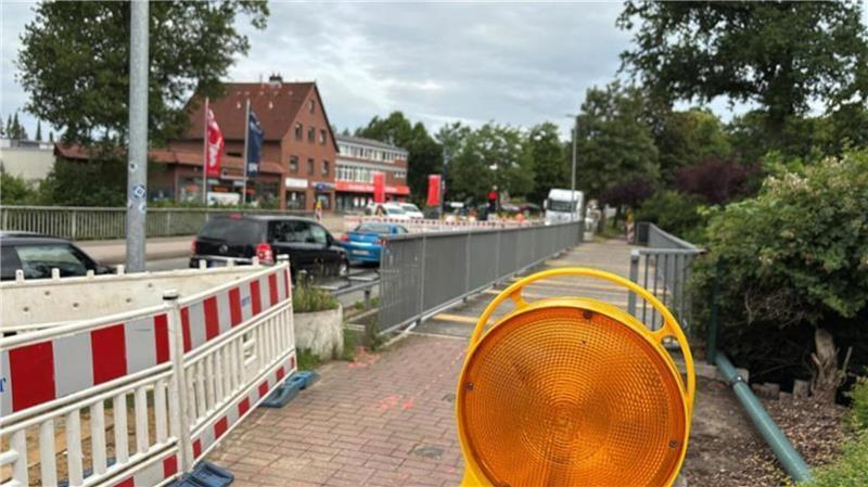 Im Zuge des Brückenneubaus in der Harburger Straße muss die Harburger Straße für einen Tag gesperrt werden.