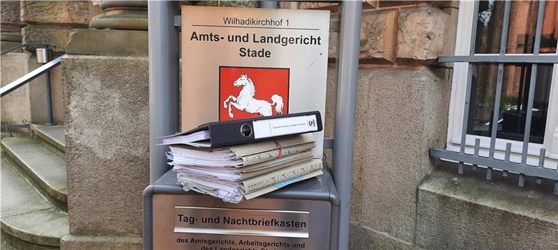 Kein Streit-Ende in Sicht: Harsefeld setzt Klage gegen Ospalski fort Im Zuge des Streits kam es 2019 zum Rücktritt des Harsefelder Bürgermeisters Michael Ospalski. 2020 begann der Prozess. Fotos: Fehlbus