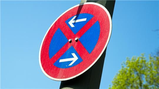 Im absoluten Halteverbot zu parken, kann teuer werden.