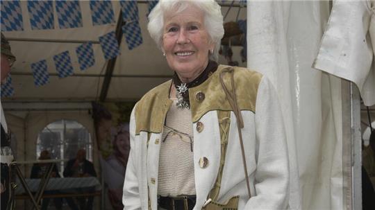 Im bayrischen Trachten-Outfit auf die Wiesn in Buxtehude: Erika Karsten liebt das Oktoberfest.