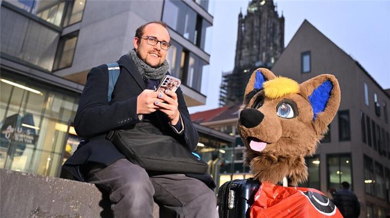 Vom Mensch zum Fabeltier: Was hinter Furry Fandom steckt Im echten Leben ist Patrik Schleehuber IT-Spezialist bei einer Tageszeitung. (Archivbild)