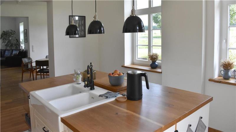 Renovierung: Wie Familie Smit aus einem alten Hof ein neues Heim macht Im ehemaligen Wohnzimmer des Hauses ist heute die Küche.