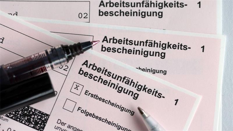 Im ersten Halbjahr 2026 ist der Krankenstand in Niedersachsen nach einer Auswertung der DAK-Gesundheit leicht gesunken. (Symbolbild)