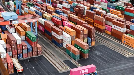 Im ersten Jahr des Lieferkettengesetzes hat das Bundesamt für Wirtschaft und Ausfuhrkontrolle (BAFA) bislang keine Sanktionen wegen Verstößen verhängt.