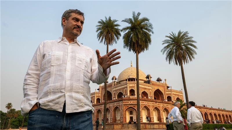 Im fernen Indien ist Söders Wandel sehr gut erkennbar - nach dem Ende der Koalitionsverhandlungen präsentiert sich der CSU-Chef als ein Politiker, der sich seiner neuen Rolle in der Bundesregierung sehr bewusst ist. 