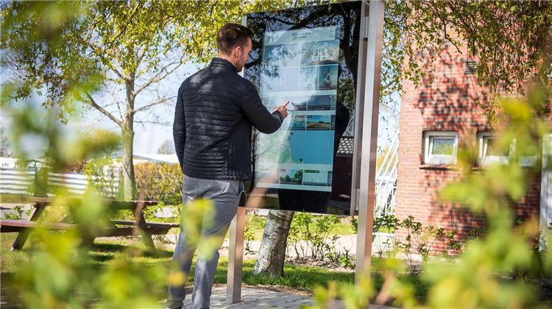 Künstliche Intelligenz im Tourismus – Wo geht die Reise hin? Im friesischen Wangerland hilft ein digitales Besucherlenkungssystem lange Schlangen an Attraktionen und Stränden zu vermeiden. (Archivbild)