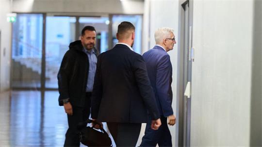 Im geheim tagenden Parlamentarischen Kontrollgremium (PKGr) des Bundestages wurde BND-Präsident Martin Jäger am Mittwoch zu den Spionagevorwürfen gegen den früheren Präsidenten des Bundesnachrichtendienstes, August Hanning, befragt. 