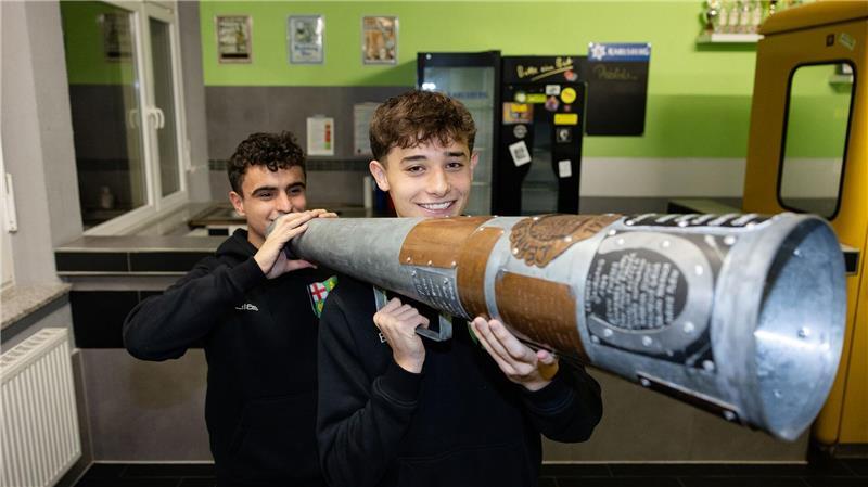 Im kleinen Saarhölzbach wird im großen Stil gekuppelt.