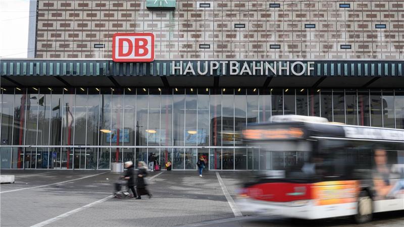 Im kommunalen Nahverkehr kommt es erneut zu einem Warnstreik. (Archivbild)