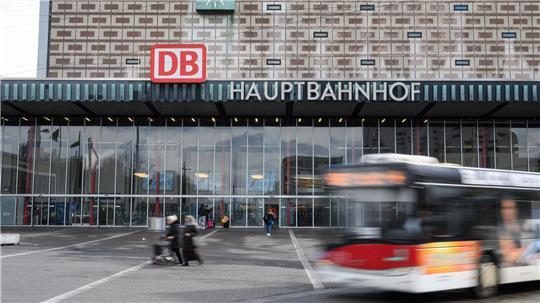 Im kommunalen Nahverkehr kommt es erneut zu einem Warnstreik. (Archivbild)