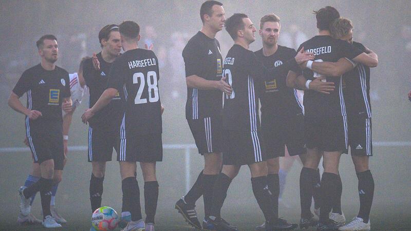 Im nebeligen Derby behielten die Gäste aus Harsefeld stets den Überblick.
