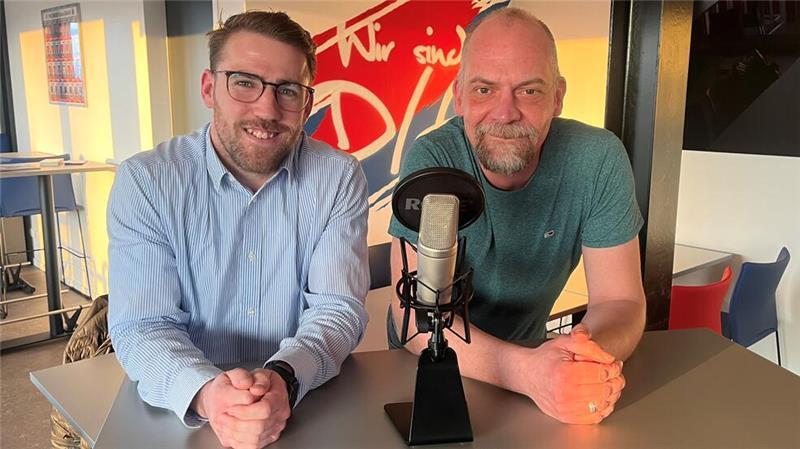 Im neuen Podcast "D/A sind wir zuhaus" spricht TAGEBLATT-Sportchef Daniel Berlin mit Nico von der Reith (links) über schlechte Verlierer, nervige Donnerstage und Fußballschuhe von David Beckham.