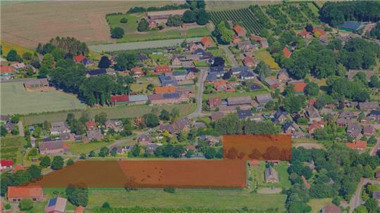 Im rot markierten Bereich will Bliedersdorf mit neuen Wohnhäusern wachsen. Rechts davon liegt das Museumsdorf.