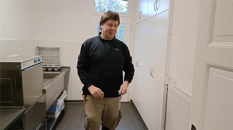 Im sanierten Gemeinschaftshaus gibt es außer einer normalen auch eine Spülküche.