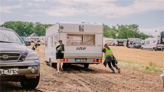 Im vergangenen Jahr machte das regnerische Wetter den Festivalbesuchern bei der Anreise ordentlich zu schaffen.