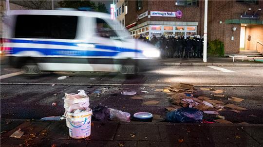 Im vergangenen Jahr randalierten in Harburg etwa 300 Jugendliche. (Archivbild)