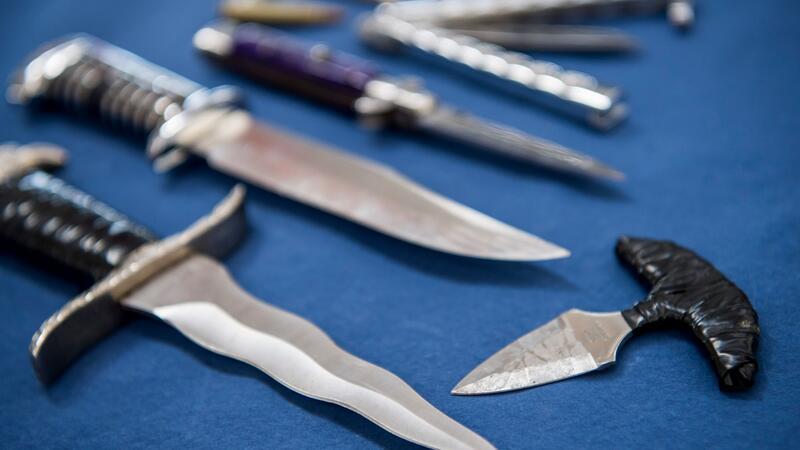 Schärfere Regeln für Messer? FDP spricht von Symbolpolitik Im vergangenen Jahr registrierte die Polizei 8.951 Fälle von gefährlicher und schwerer Körperverletzung, bei denen Messer zum Einsatz kamen. (Archivbild)