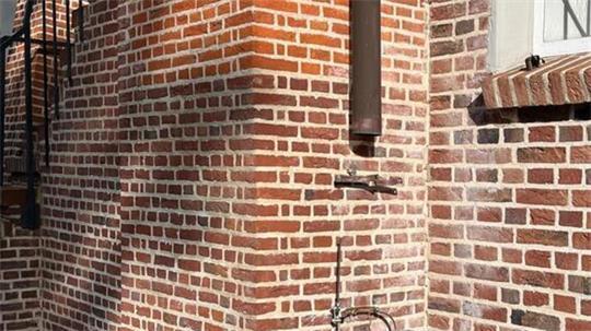 Im vergangenen Jahr schlugen Kupferdiebe an der St.-Nikolai-Kirche in Borstel zu.