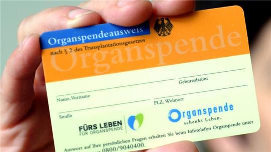 Im vergangenen Jahr standen 8.400 Menschen auf Wartelisten für eine Organspende. (Symbolbild)