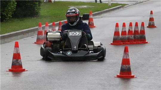 Im vergangenen Jahr war vor allem die nasse Strecke ein Problem für die Fahrerinnen und Fahrer beim Superkartslalom in Cadenberge. 