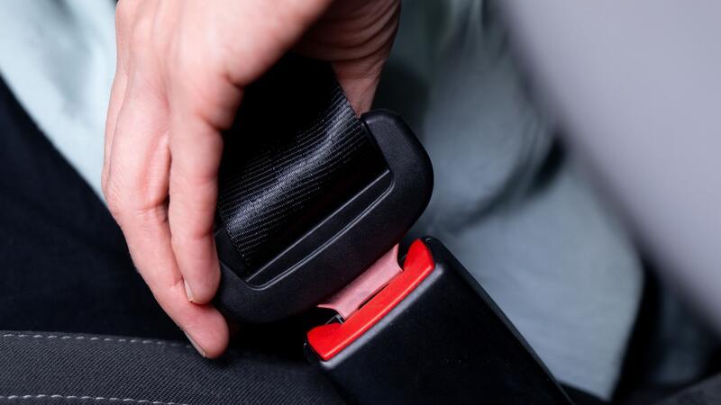 Streit um Sicherheit: Als Geldstrafen Gurtmuffel überzeugten Im vergangenen Jahr waren mehr als 98 Prozent der Fahrer in Deutschland angeschnallt. Das war nicht immer so.