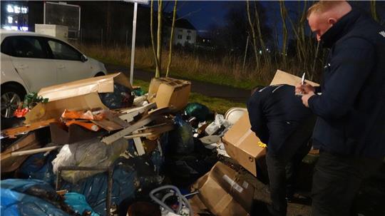 Im vergangenen Jahr wurden fast 6.000 Tonnen Müll illegal entsorgt. (Archivbild)