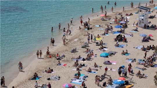 Im vergangenen Winter zog es wieder viele deutsche Urlauberinnen und Urlauber nach Spanien. (Symbolbild)