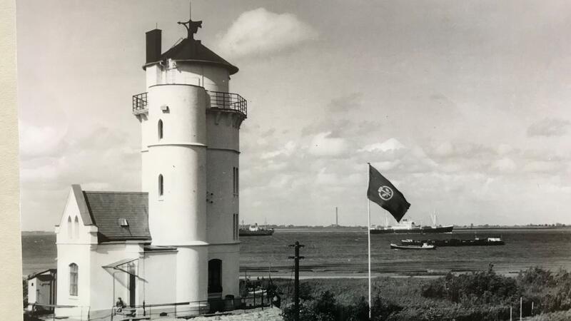 Im weißen Leuchtturm, der 1974 für den Deichbau weichen musste, ist Marlies Eylmann aufgewachsen.