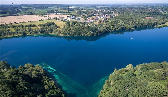 Im Kreidesee in Hemmoor kommt es immer wieder zu Tauchunfällen. Nicht selten enden diese tödlich. Foto: Sina Schuldt/dpa