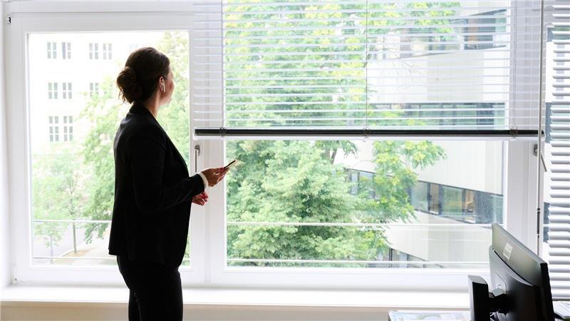 „Keine seltene Spezies mehr“: Managerinnen verdienen weniger Immer mehr Frauen ziehen in die Vorstände von Dax-Konzernen ein (Illustration)