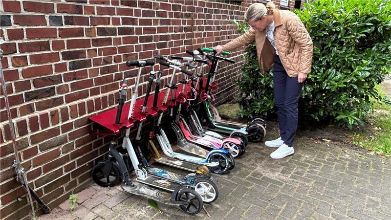 Sanierung: Das passiert in den Ferien an den Horneburger Schulen Immer mehr Kinder kommen mit Tretrollern zur Schule - jetzt haben sie auch einen eigenen Abstellplatz.